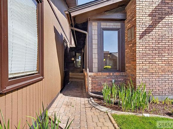 3rd image of 1301 Laurel Dr