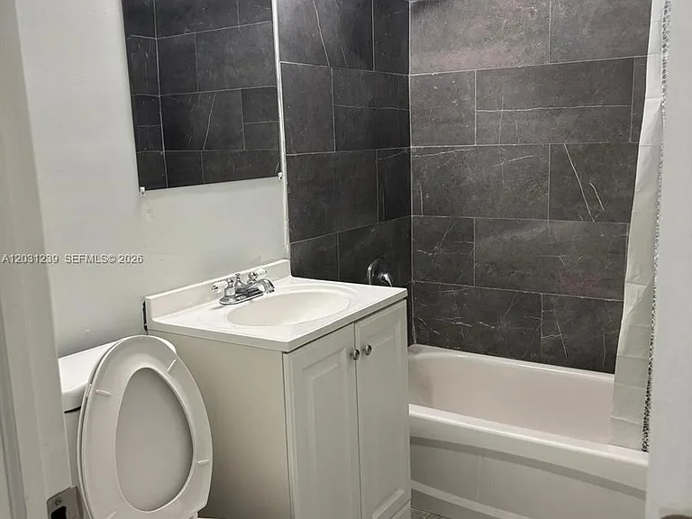 3921 SW 31st Dr — Photo 14