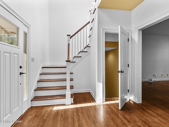 3rd image of 5000 Flora Springs Cir