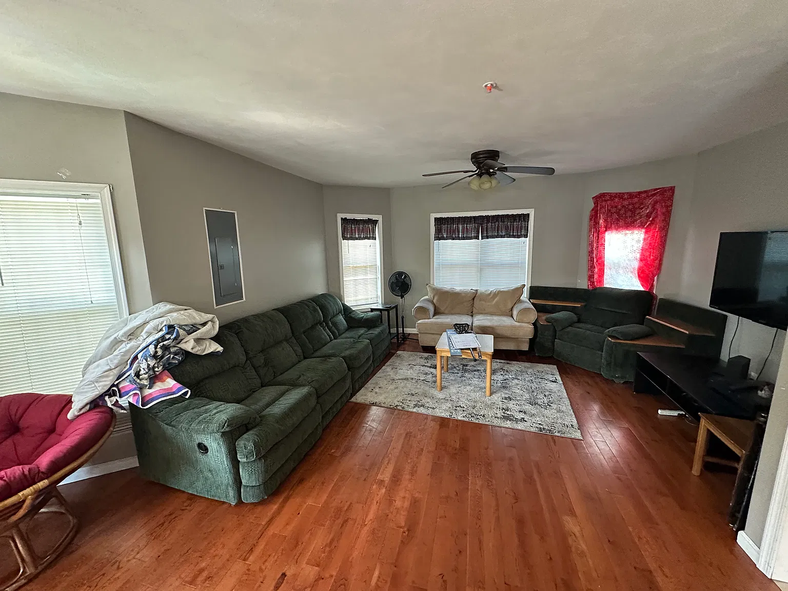 4 bed, 2.5 bath, 1800 sqft, $2,000 — Photo 4