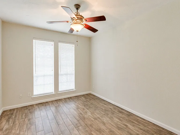 425 Provincetown Ln — Photo 32