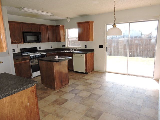 2nd image of 2429 Hampton Dr