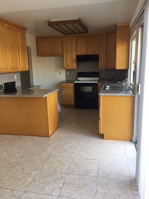 2nd image of 1814 Queen Victoria Way