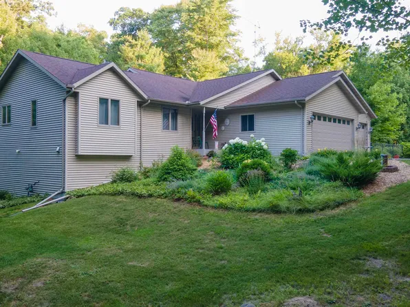 W8318 Royal Oaks Dr, Wautoma, WI 54982