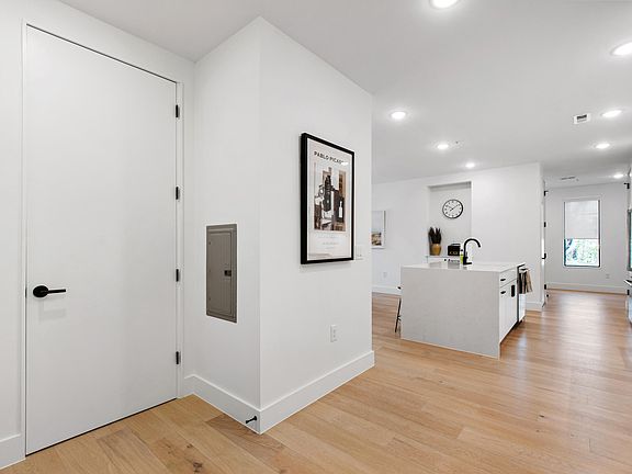 5th image of 29 Enterprise St #211