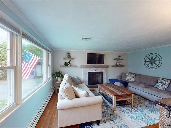 4th image of 53 Fisher St