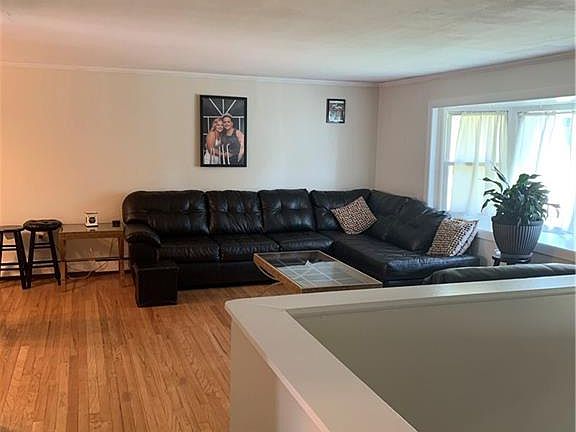5th image of 27 Westwood Dr