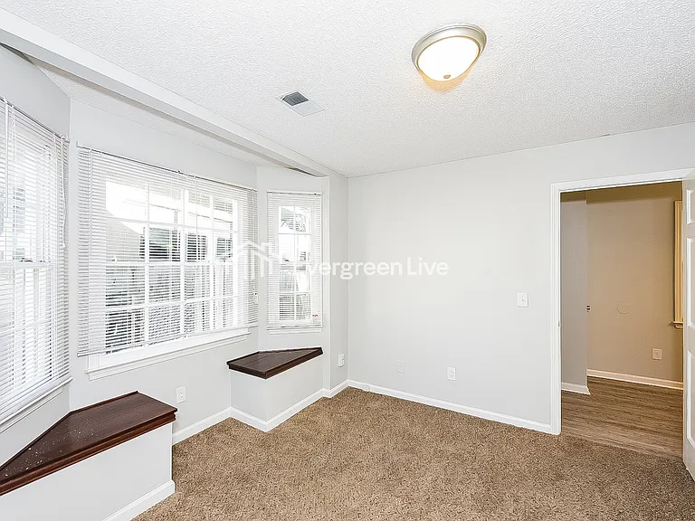 418 Cranewater Ct — Photo 3