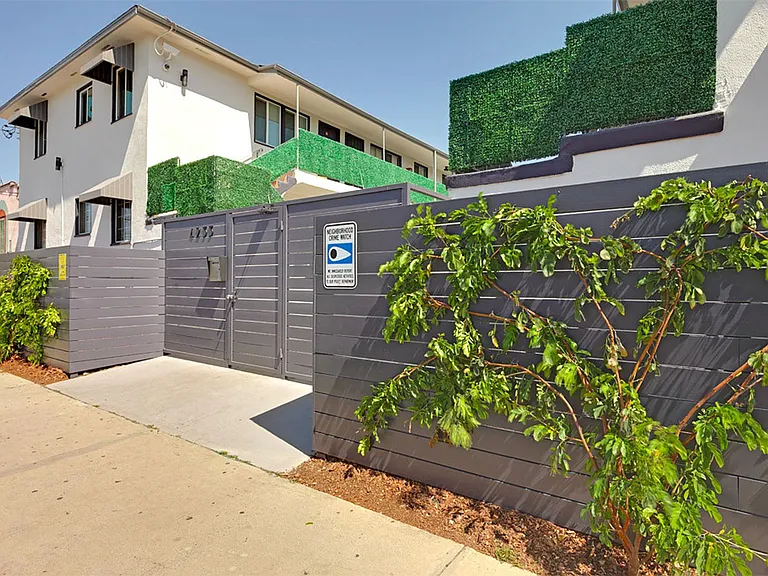 4233 Burns Ave — Photo 25