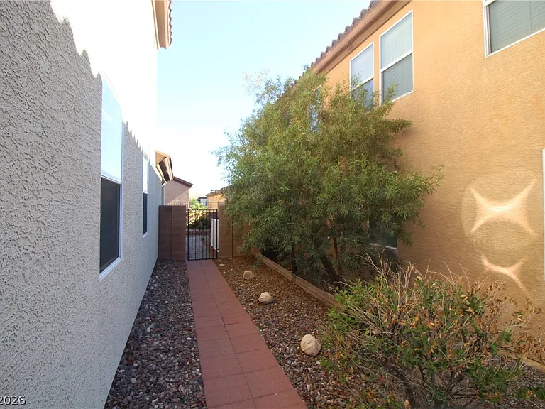 714 Newquay Ct — Photo 33