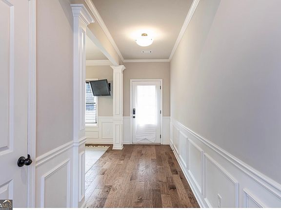 4th image of 225 Evergreen Way