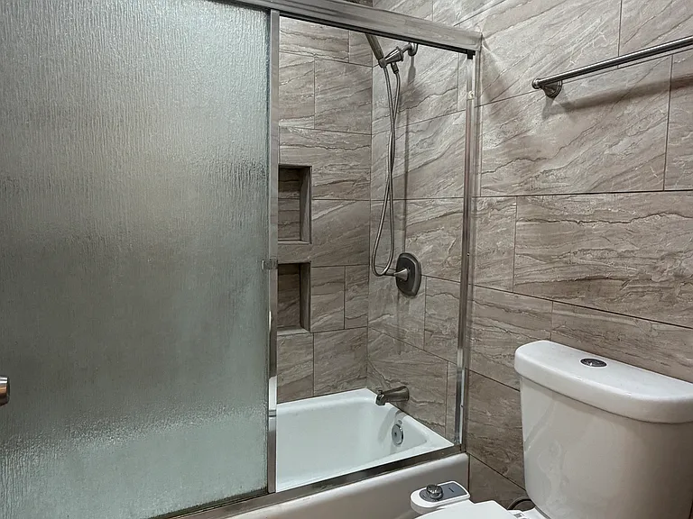 2396 Balme Dr — Photo 10