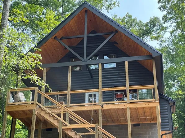 208 S Smoky Mountain Way, Sevierville, TN 37876