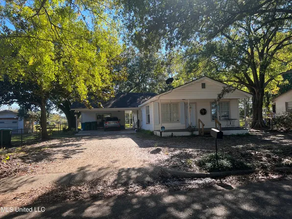 3310 Charlie Ave, Pascagoula, MS 39581