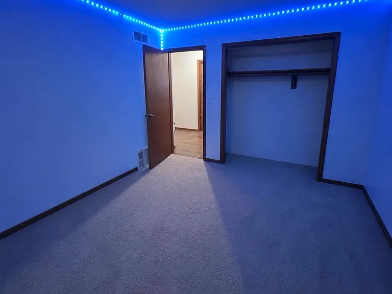501 Manchester Ln — Photo 14