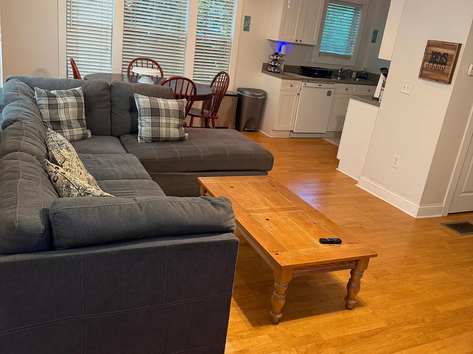3 bed, 1372 sqft, $2,100 — Photo 3
