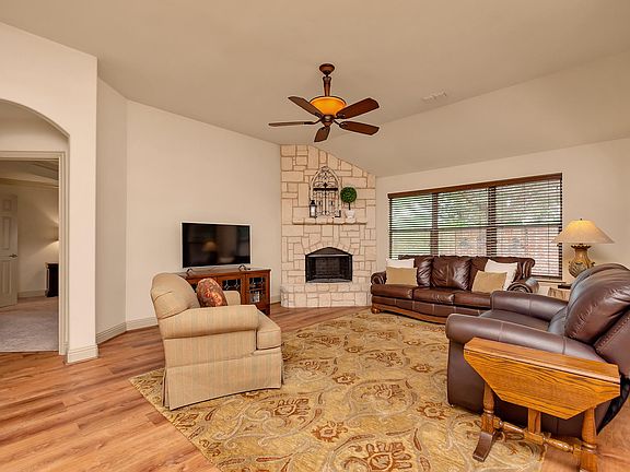 4th image of 605 Kiowa Dr