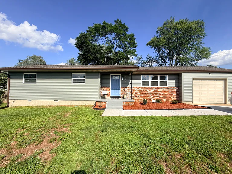 1233 Radmoor Dr — Photo 1