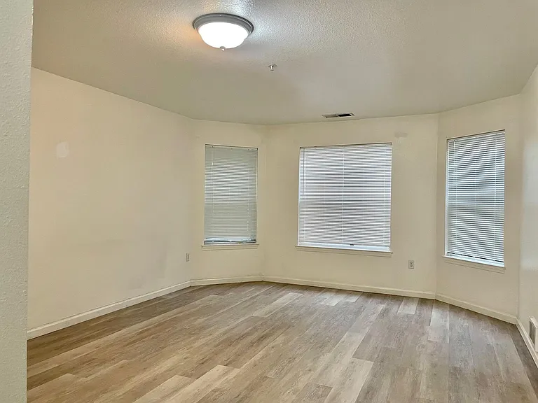 555 10th St #107 — Photo 7