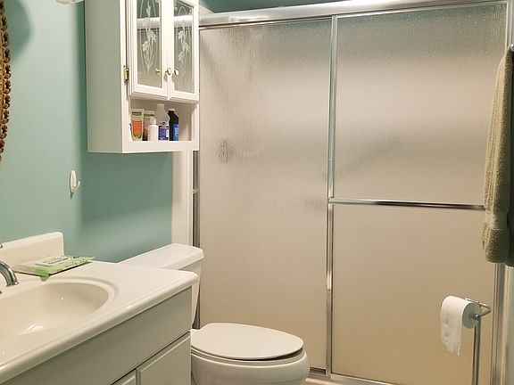 3rd image of 25 Timberlane Dr