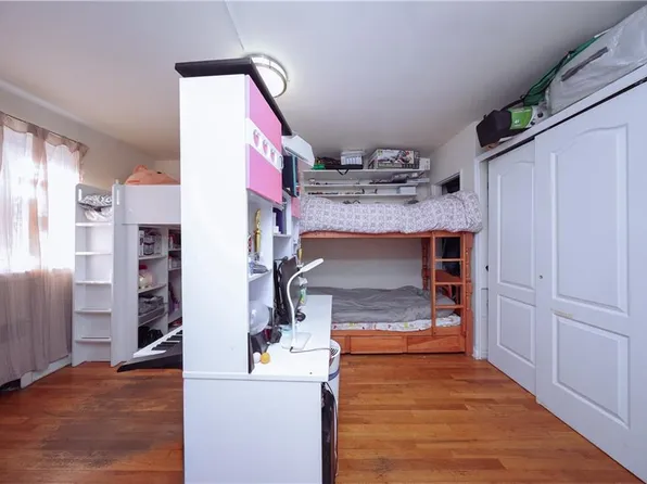 2705 Kings Highway image 10 of 17