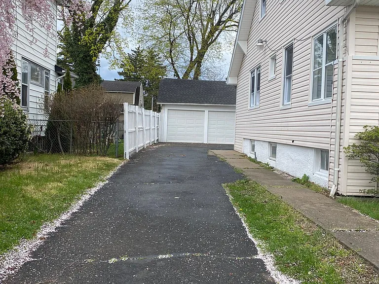 44 Arlington Ave — Photo 3