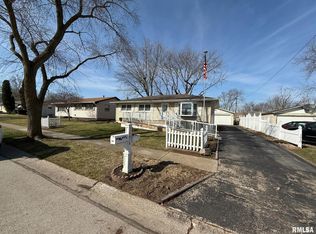 7910 9th St W, Rock Island, IL