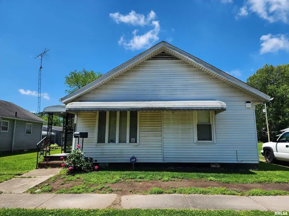 1009 N 11th St, Herrin, IL 62948