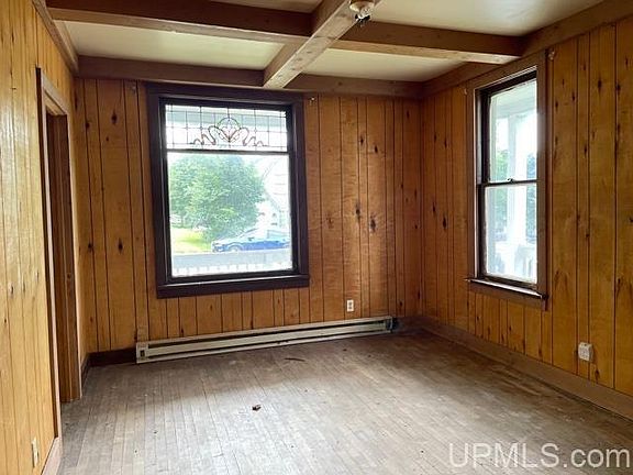 5th image of 411 Cherry St