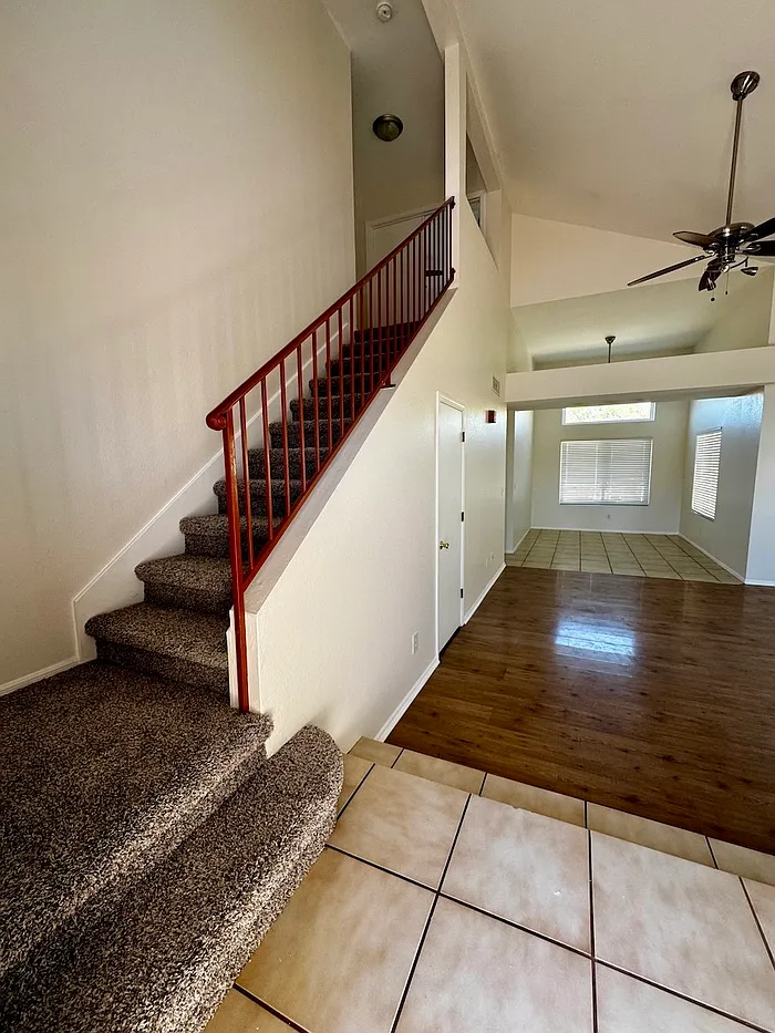 3 bed, 2.5 bath, 1715 sqft, $1,800 — Photo 3