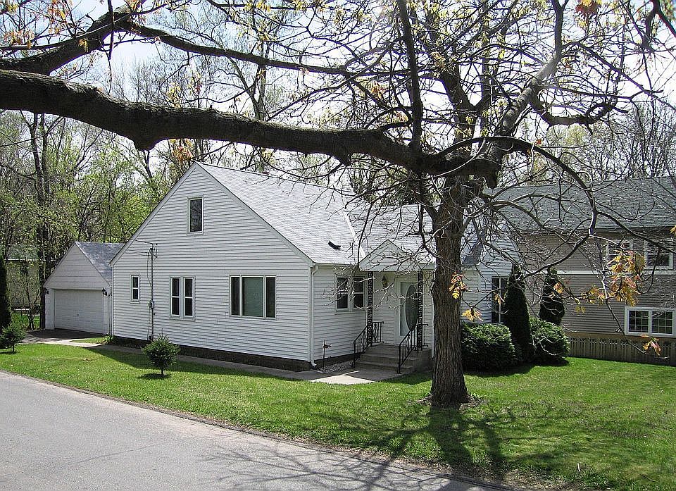 1st image of 190 Warner Ave N