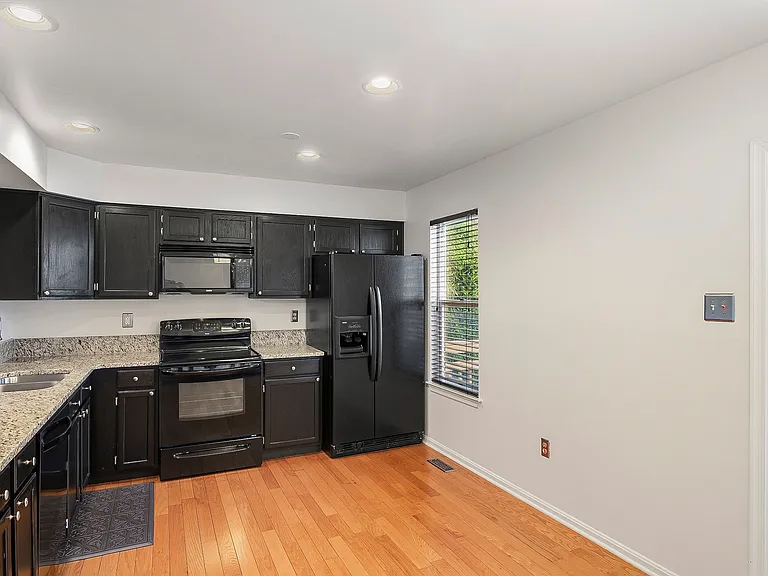 Kitchen (alt view)