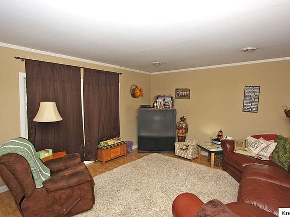 4th image of 206 Delano St