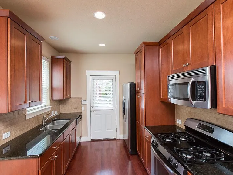 1601 Miriam Ave #301 — Photo 8