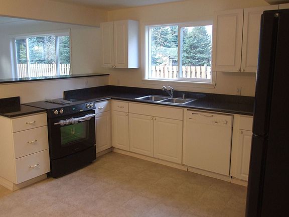 All new appliances! Granite counters!