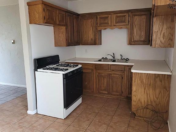 4th image of 1408 Deville St