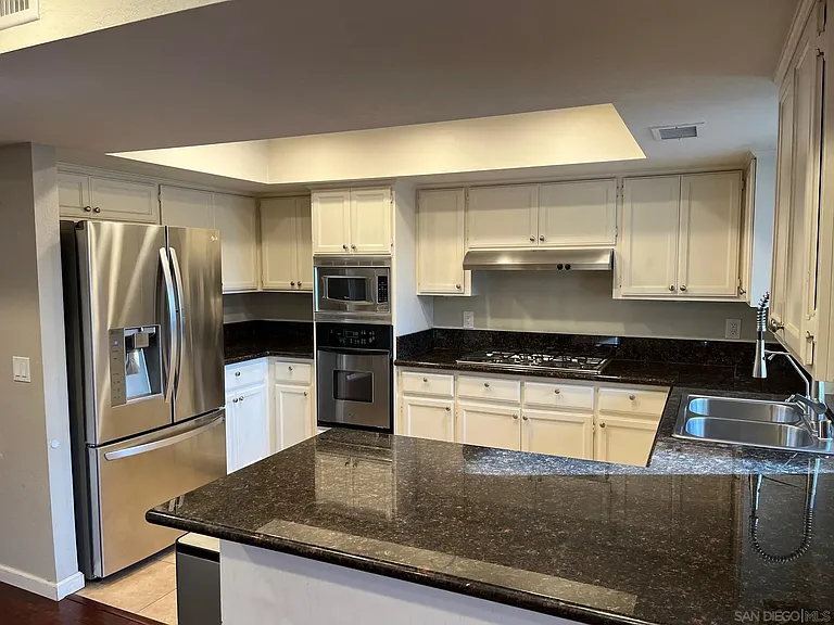 10423 Madrid Way — Photo 6