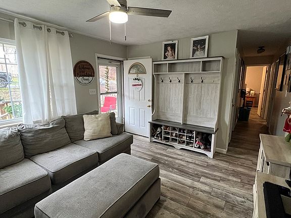 4th image of 110 Longwood St