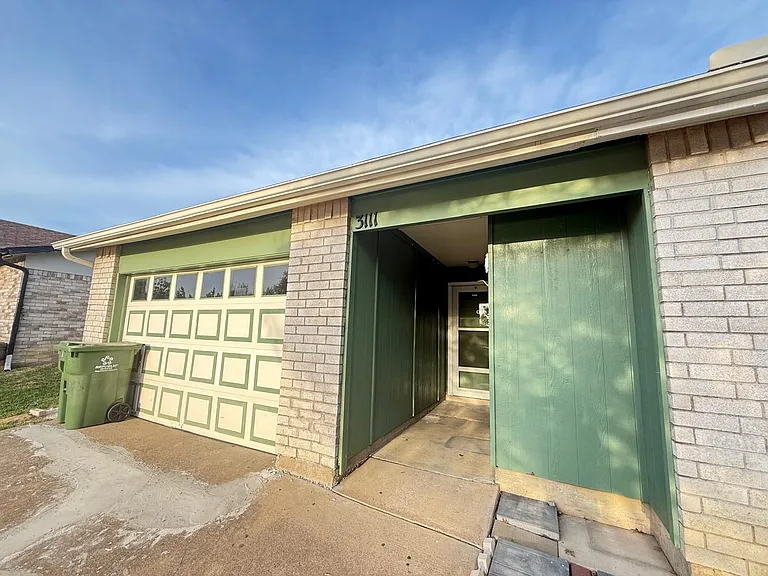 3111 Primrose Ln — Photo 2