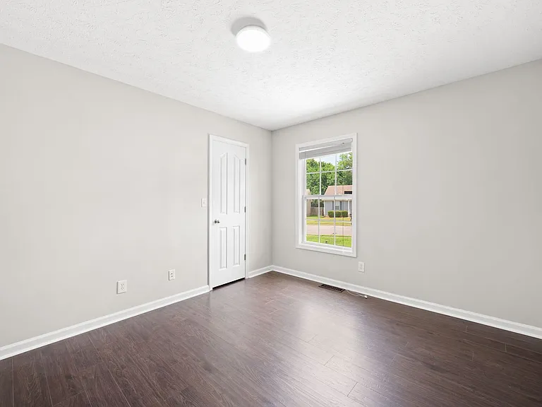 574 Oakmont Dr — Photo 18
