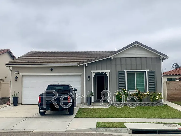525 Eureka Dr — Photo 2