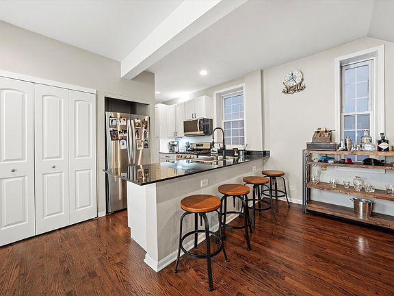 2nd image of 1545 N Bosworth Ave APT 1W