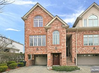 2464 3rd St, Fort Lee, NJ 07024