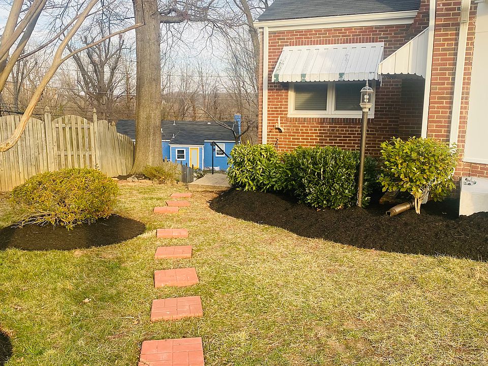Walk way to lower level entrance