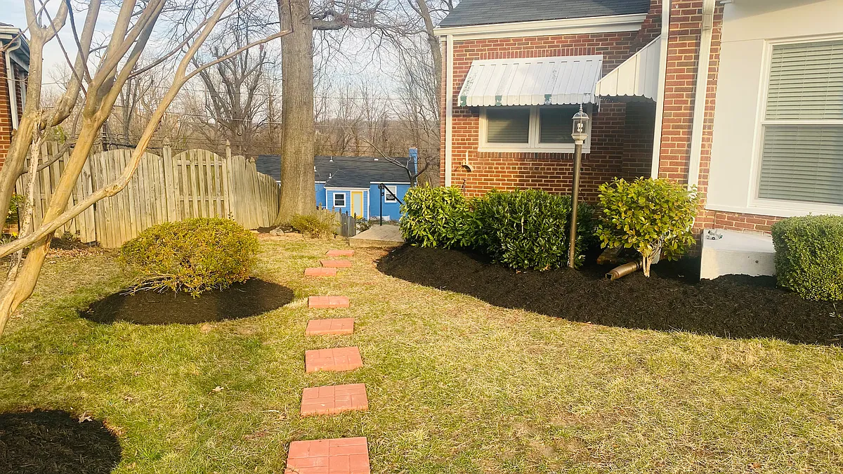 Walk way to lower level entrance - 3415 High View Ter SE