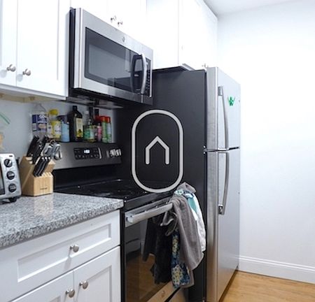 5th image of 31 Cunard St