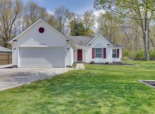 1639 Red Bird Rd, Madison, OH 44057