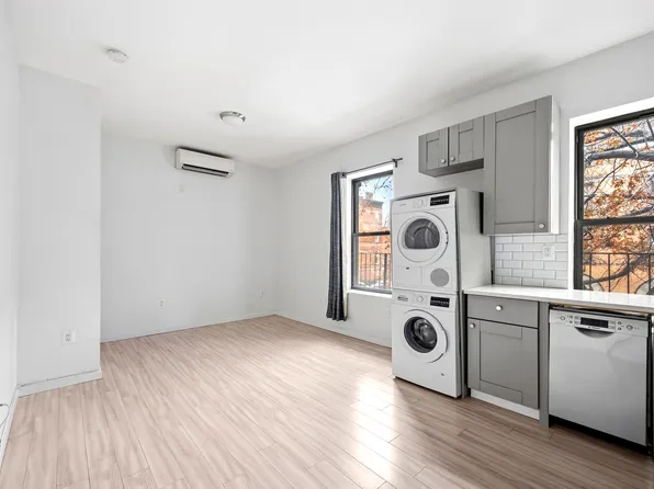 739 President Street image 1 of 4