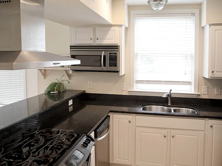 45 E Lock Ln #2 — Photo 19