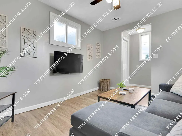 112 E Indiana Ave #C — Photo 4